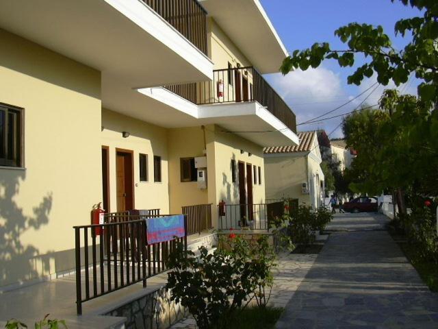The 3 Little Pigs Apartments Sidárion Dış mekan fotoğraf